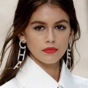 100% authentic Chanel Earrings Letter Drop